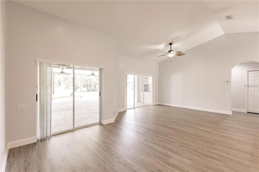 En Renta: $2,200 (4 camas, 3 baños, 1850 Pies cuadrados)