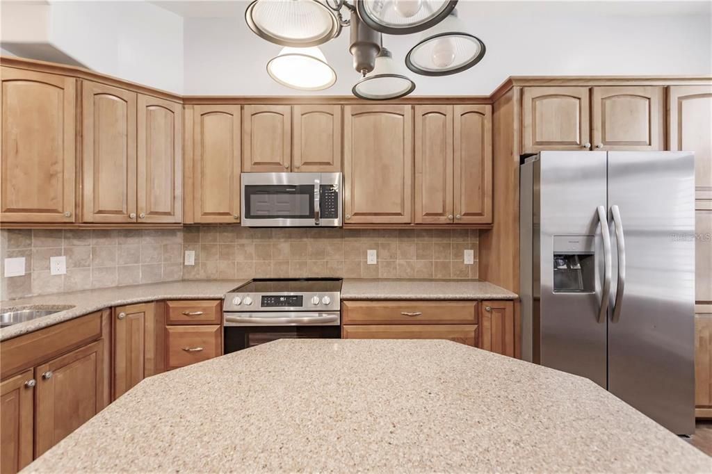 En Renta: $2,200 (4 camas, 3 baños, 1850 Pies cuadrados)