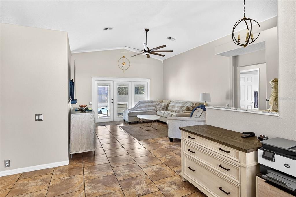 En Venta: $345,000 (3 camas, 2 baños, 1583 Pies cuadrados)