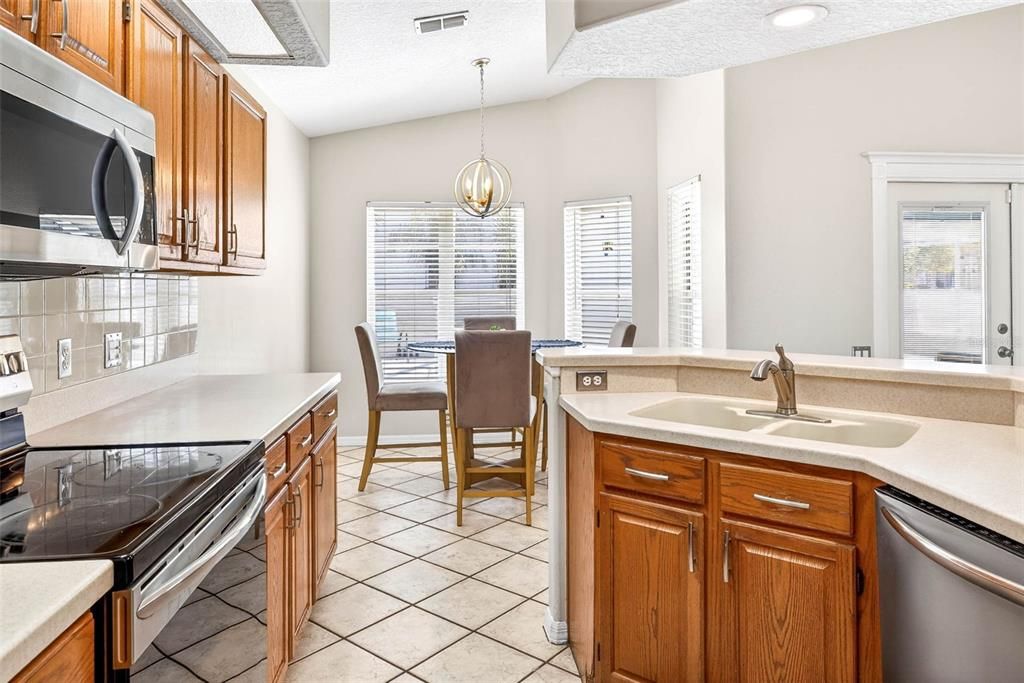 En Venta: $345,000 (3 camas, 2 baños, 1583 Pies cuadrados)