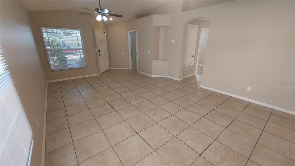 For Sale: $299,900 (3 beds, 2 baths, 1497 Square Feet)