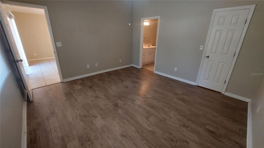 For Sale: $299,900 (3 beds, 2 baths, 1497 Square Feet)