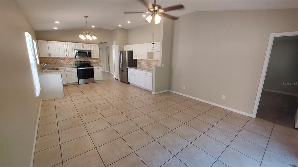 For Sale: $299,900 (3 beds, 2 baths, 1497 Square Feet)