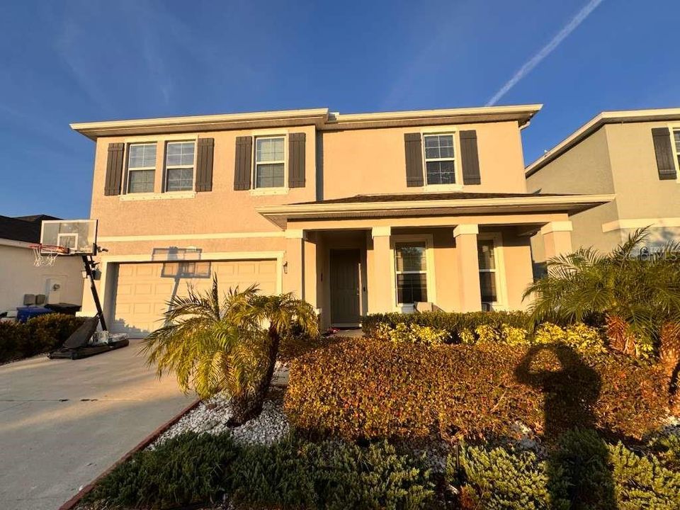 出租: $3,995 (5 贝兹, 3 浴室, 2964 平方英尺)