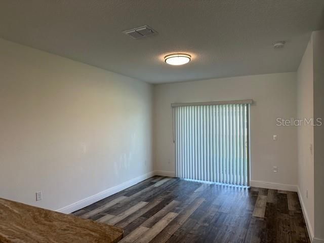 For Rent: $1,600 (3 beds, 2 baths, 1215 Square Feet)