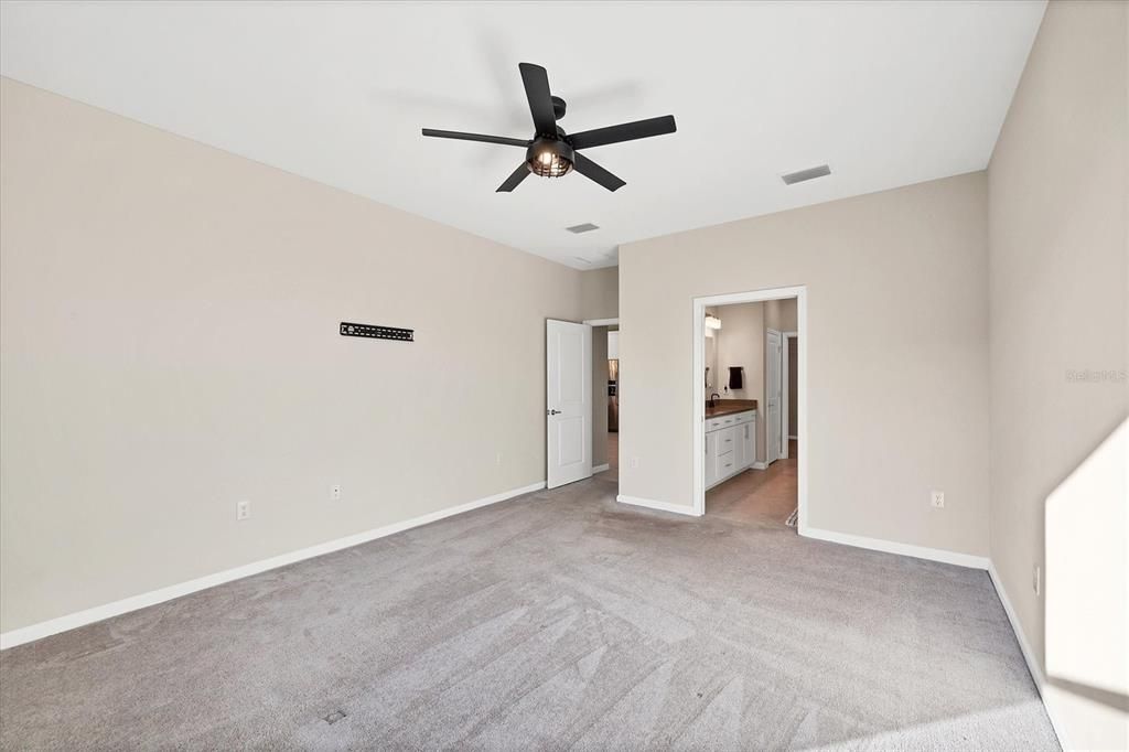 На продажу: $519,000 (2 спален, 2 ванн, 1948 Квадратных фут)