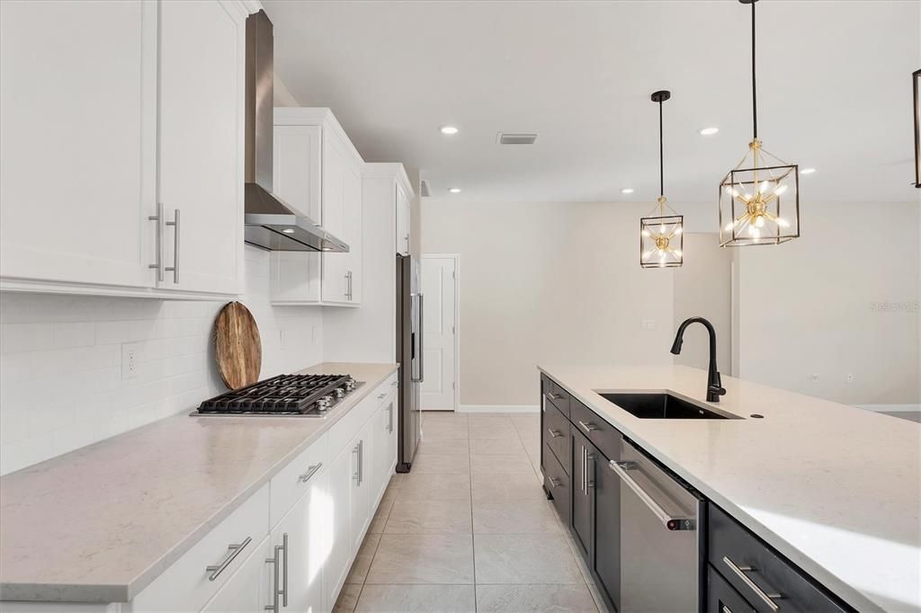 На продажу: $519,000 (2 спален, 2 ванн, 1948 Квадратных фут)