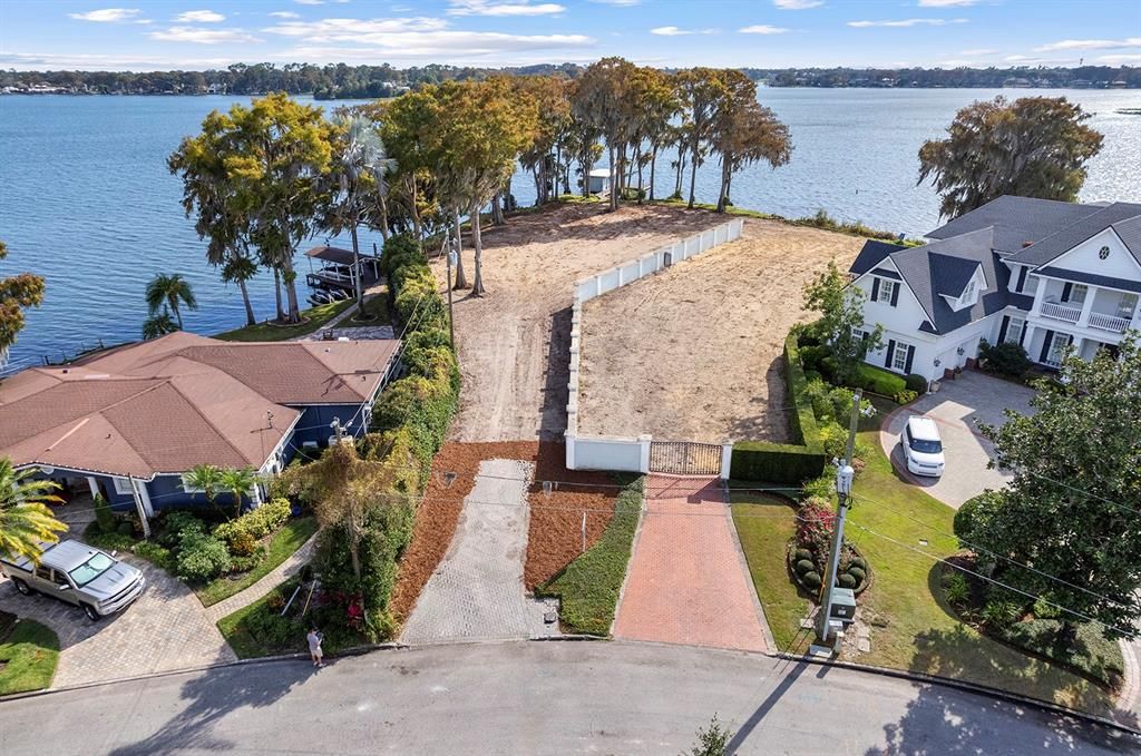 На продажу: $3,295,000 (0.56 acres)