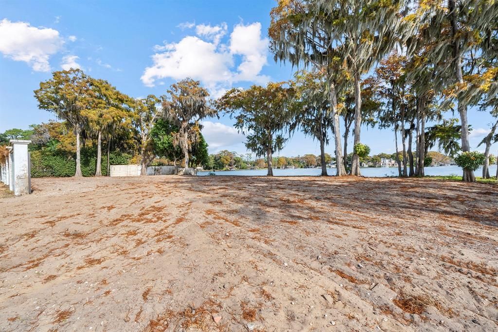 На продажу: $3,295,000 (0.56 acres)