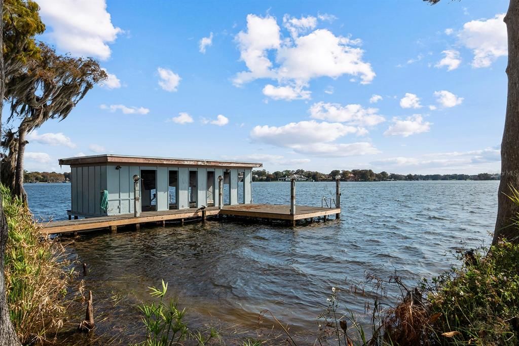 На продажу: $3,295,000 (0.56 acres)