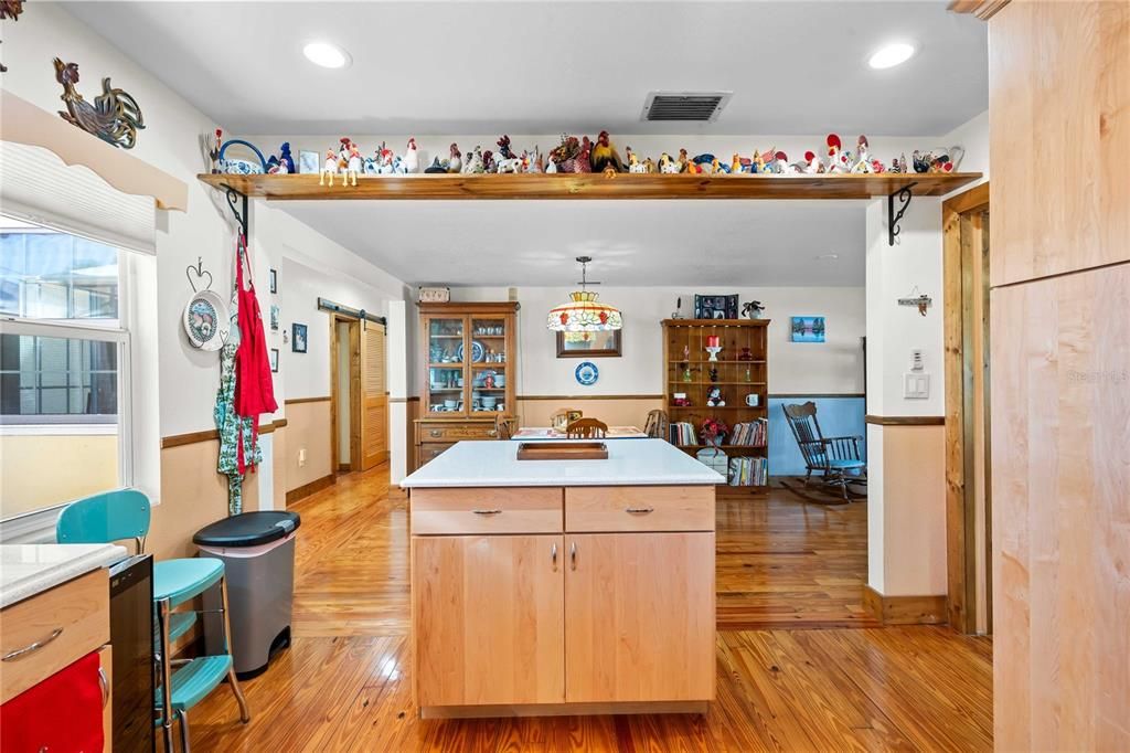 For Sale: $675,000 (3 beds, 2 baths, 1515 Square Feet)