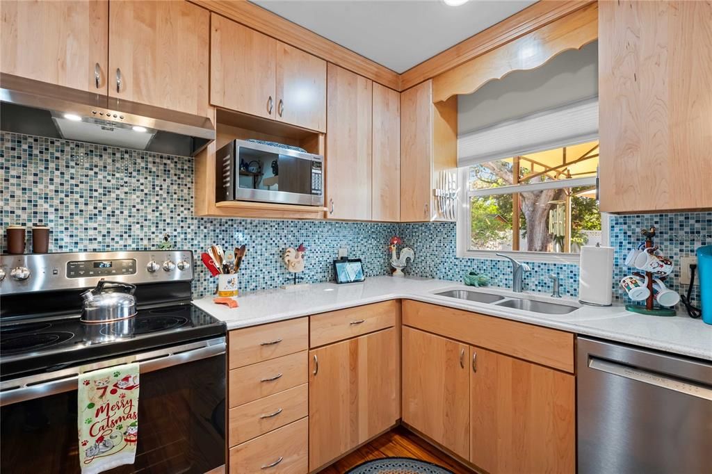 For Sale: $675,000 (3 beds, 2 baths, 1515 Square Feet)