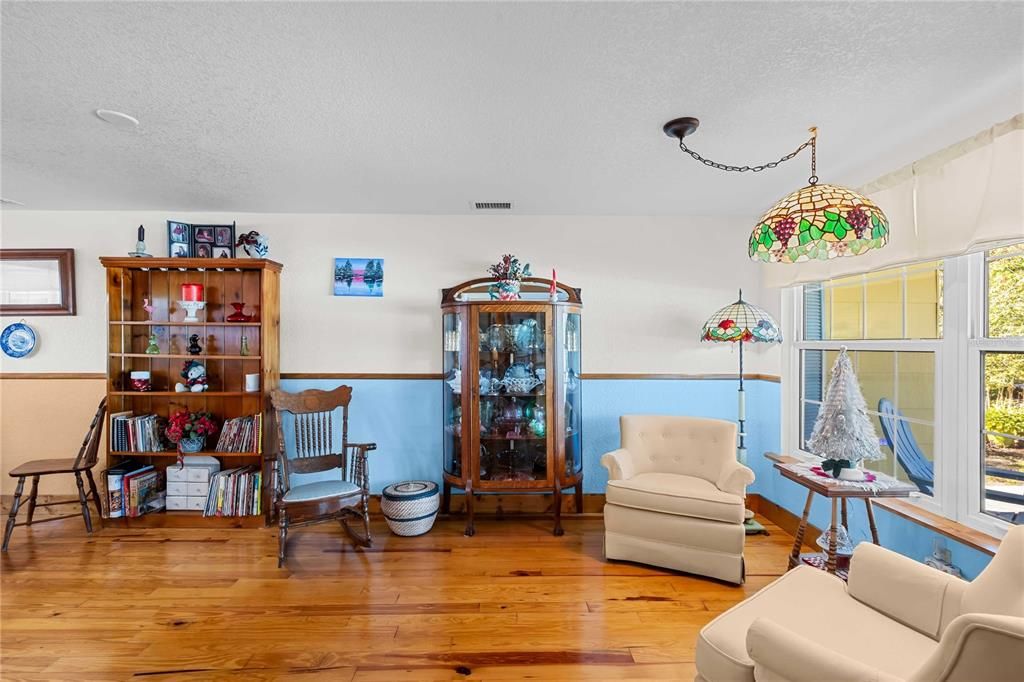 For Sale: $675,000 (3 beds, 2 baths, 1515 Square Feet)