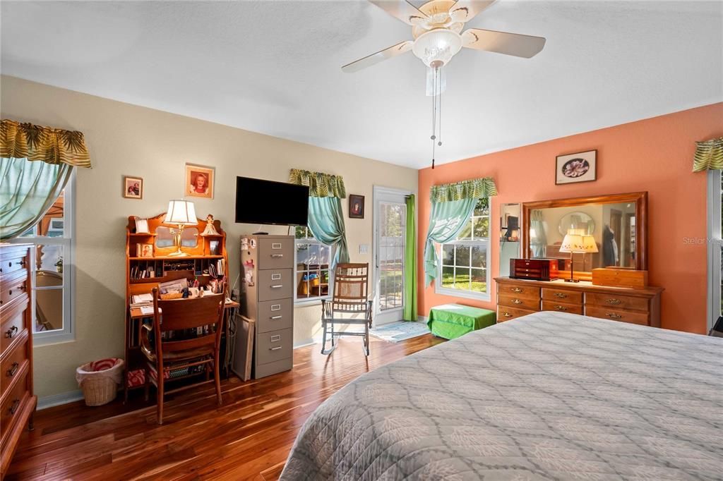 For Sale: $675,000 (3 beds, 2 baths, 1515 Square Feet)