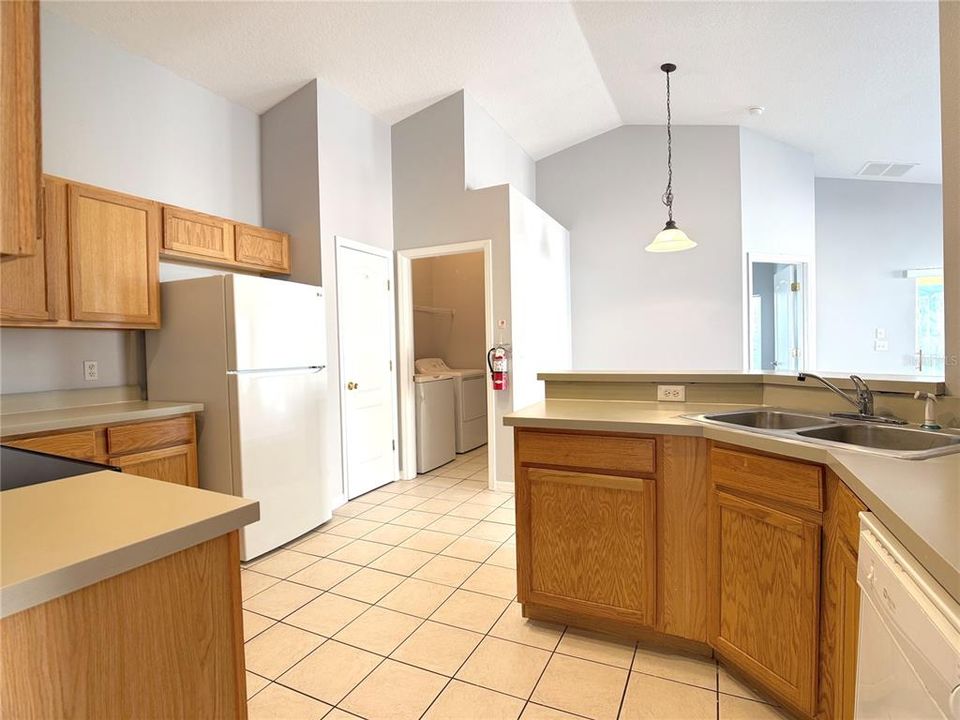 For Rent: $2,250 (4 beds, 3 baths, 1918 Square Feet)