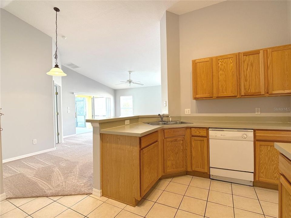 For Rent: $2,250 (4 beds, 3 baths, 1918 Square Feet)