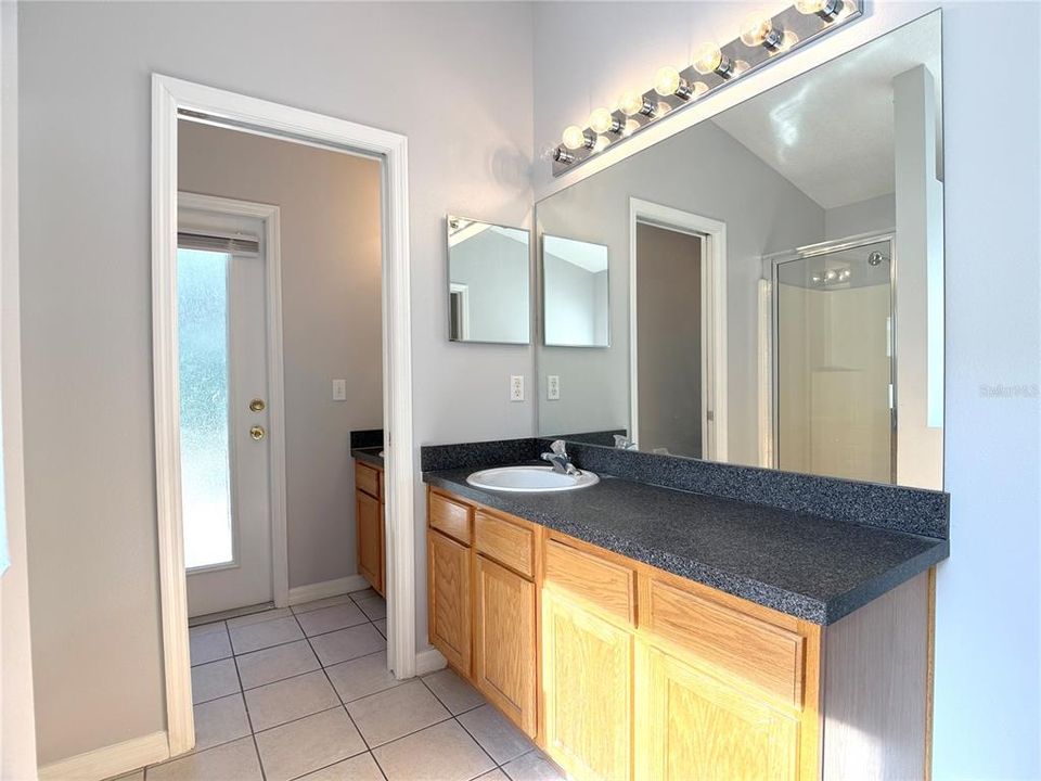 For Rent: $2,250 (4 beds, 3 baths, 1918 Square Feet)