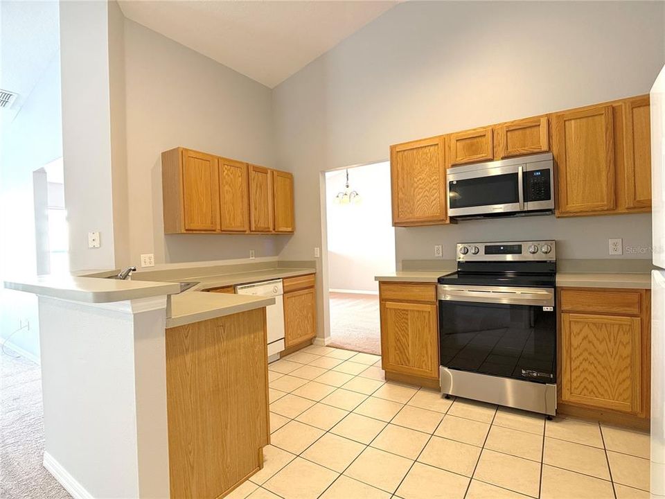 For Rent: $2,250 (4 beds, 3 baths, 1918 Square Feet)