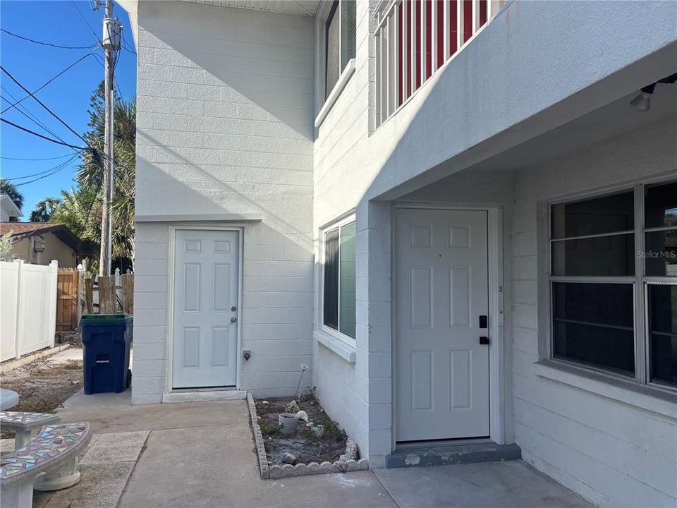 For Rent: $2,250 (2 beds, 1 baths, 825 Square Feet)