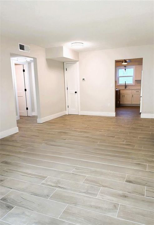 For Rent: $2,250 (2 beds, 1 baths, 825 Square Feet)