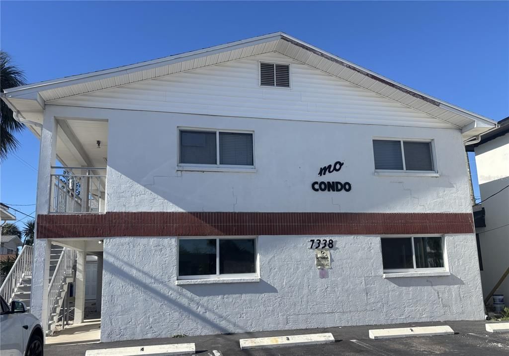 For Rent: $2,250 (2 beds, 1 baths, 825 Square Feet)