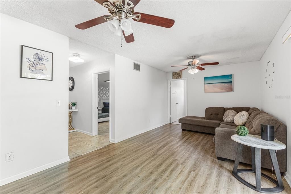 На продажу: $650,000 (4 спален, 2 ванн, 2324 Квадратных фут)