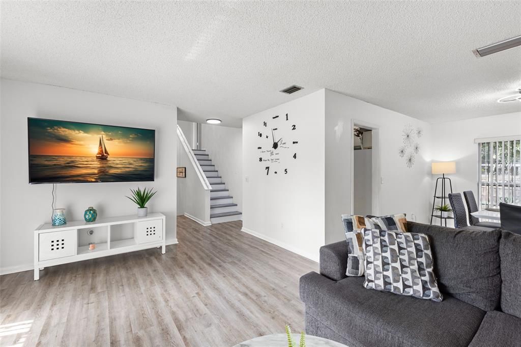 На продажу: $650,000 (4 спален, 2 ванн, 2324 Квадратных фут)