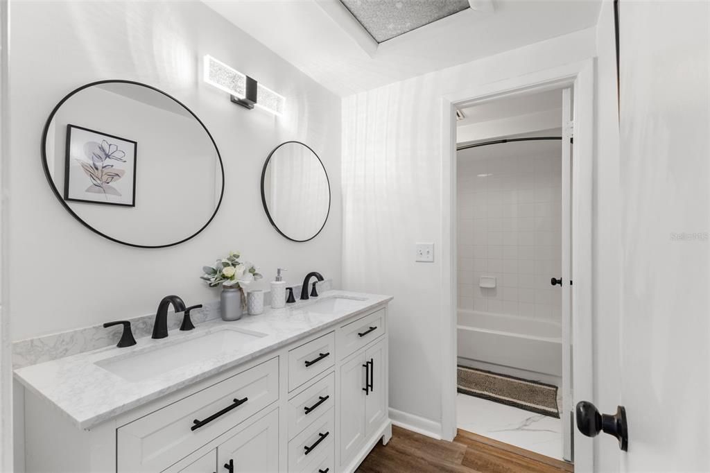 На продажу: $650,000 (4 спален, 2 ванн, 2324 Квадратных фут)