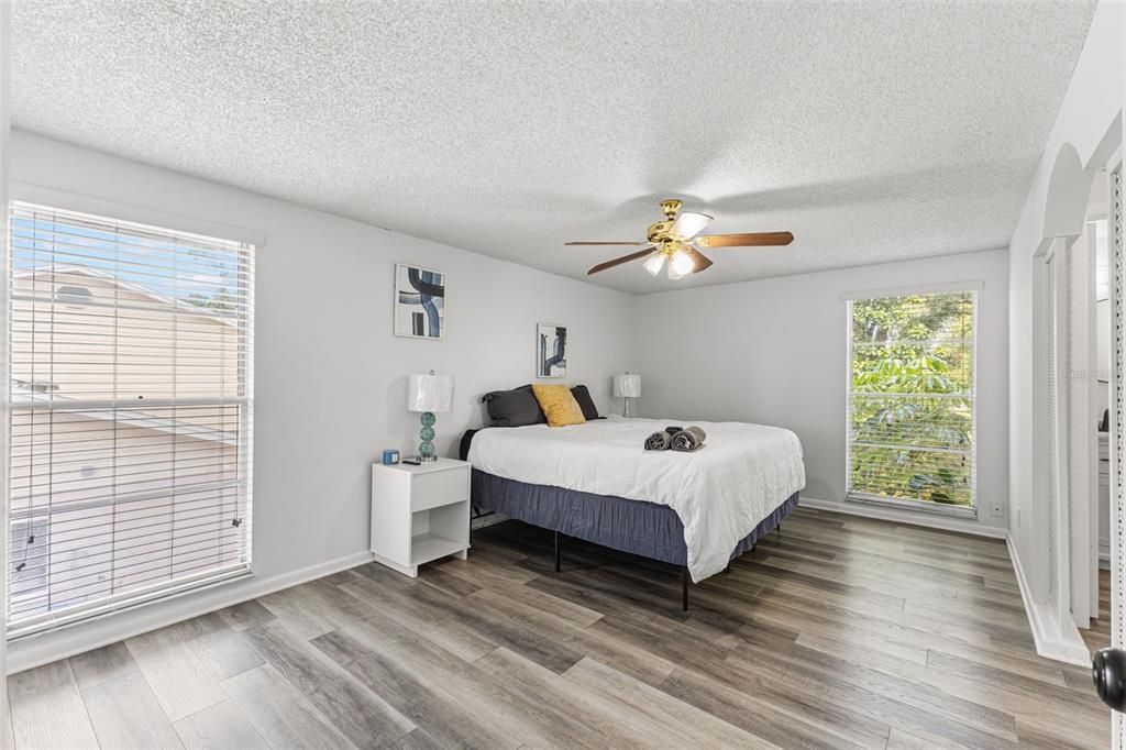 На продажу: $650,000 (4 спален, 2 ванн, 2324 Квадратных фут)