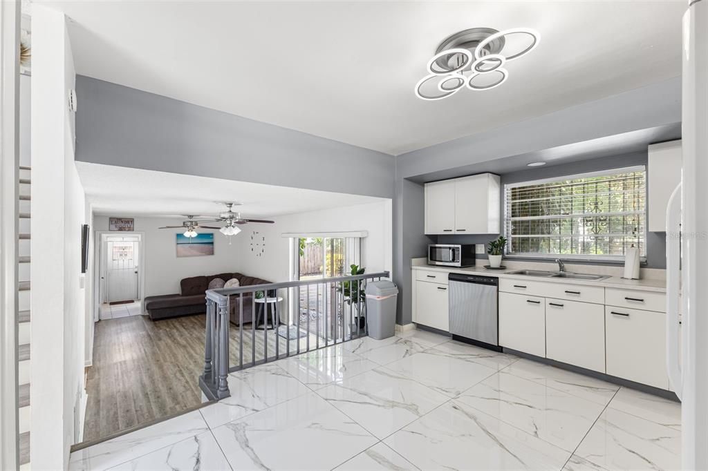 На продажу: $650,000 (4 спален, 2 ванн, 2324 Квадратных фут)