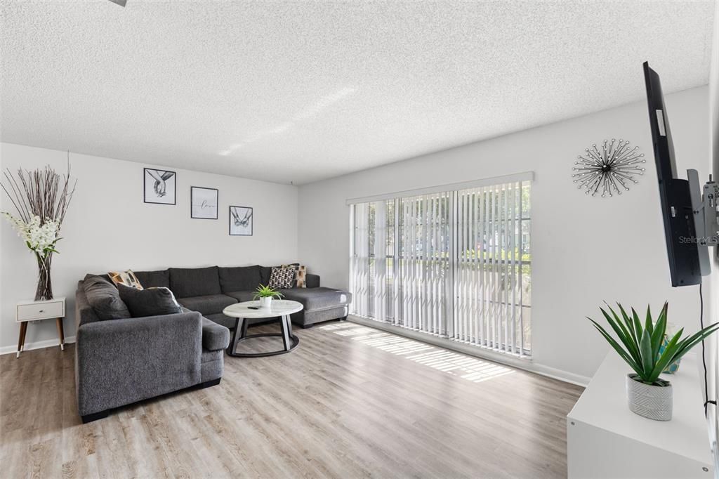 На продажу: $650,000 (4 спален, 2 ванн, 2324 Квадратных фут)