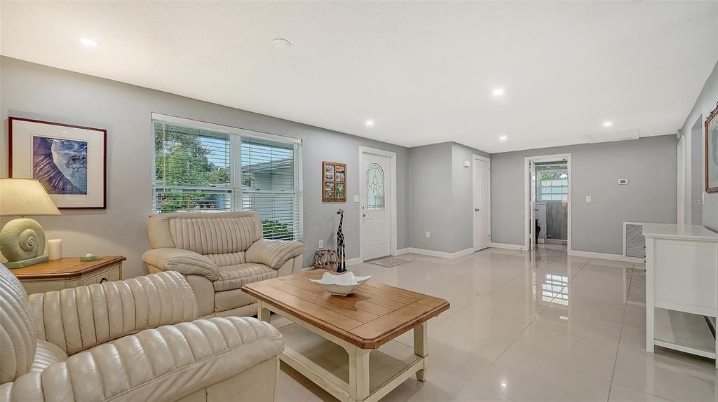 待售: $585,000 (3 贝兹, 2 浴室, 1703 平方英尺)