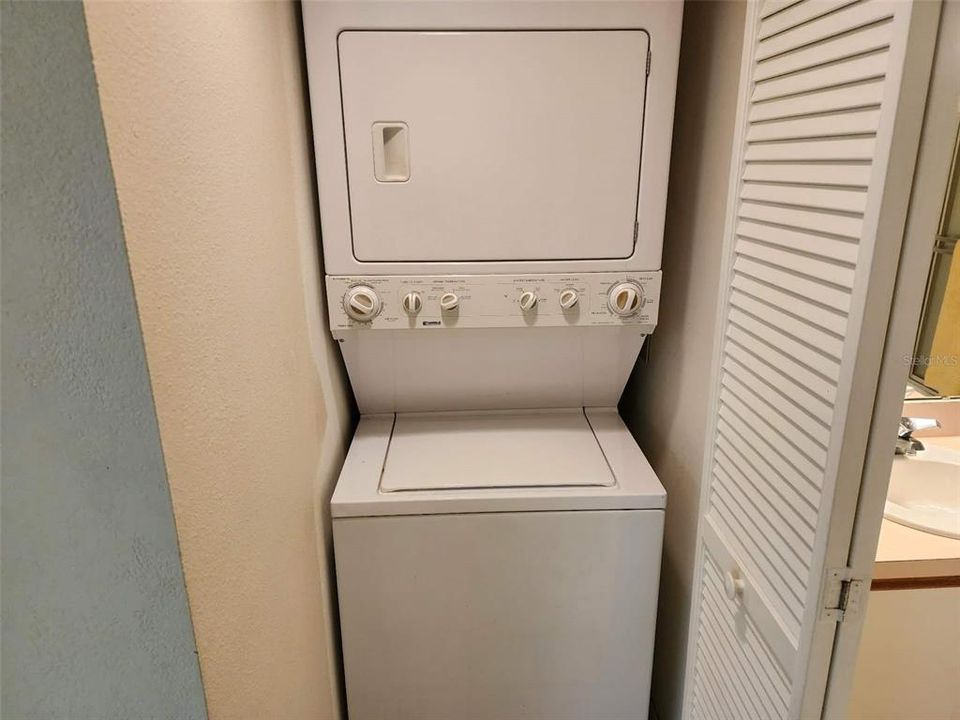 For Sale: $140,000 (2 beds, 2 baths, 936 Square Feet)