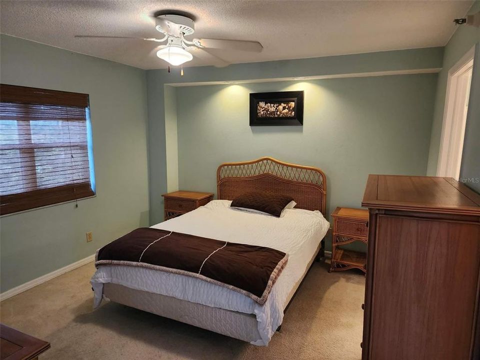 For Sale: $140,000 (2 beds, 2 baths, 936 Square Feet)