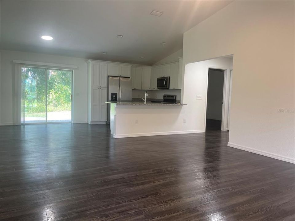 For Rent: $1,675 (3 beds, 2 baths, 1296 Square Feet)