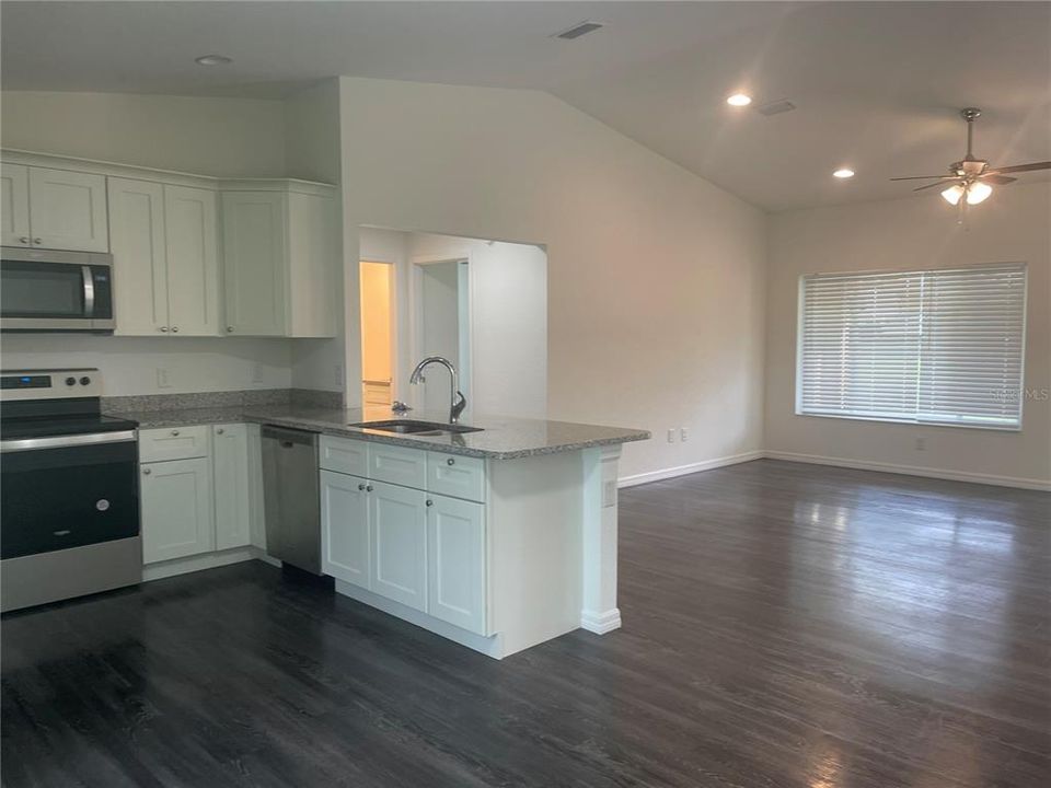 For Rent: $1,675 (3 beds, 2 baths, 1296 Square Feet)