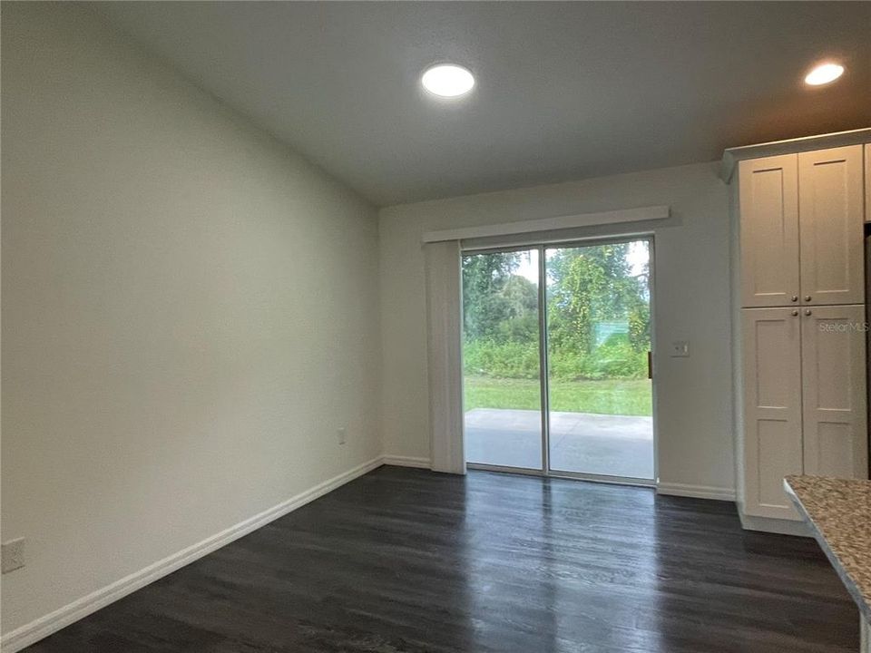 For Rent: $1,675 (3 beds, 2 baths, 1296 Square Feet)