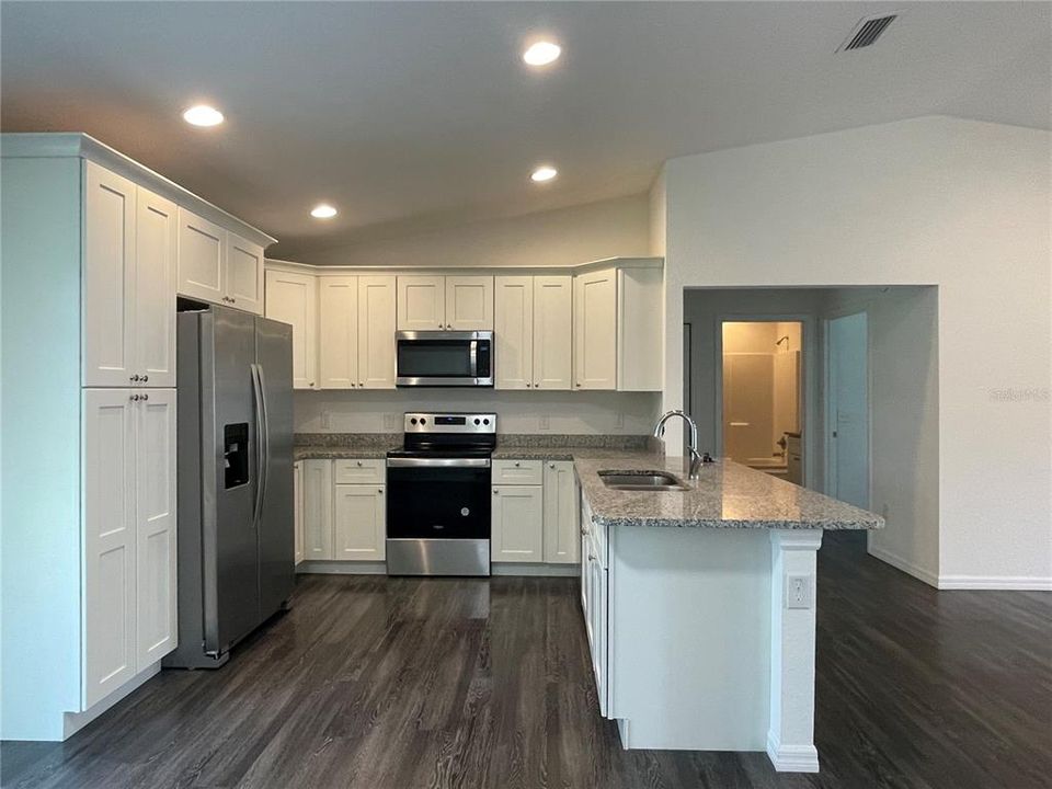 For Rent: $1,675 (3 beds, 2 baths, 1296 Square Feet)