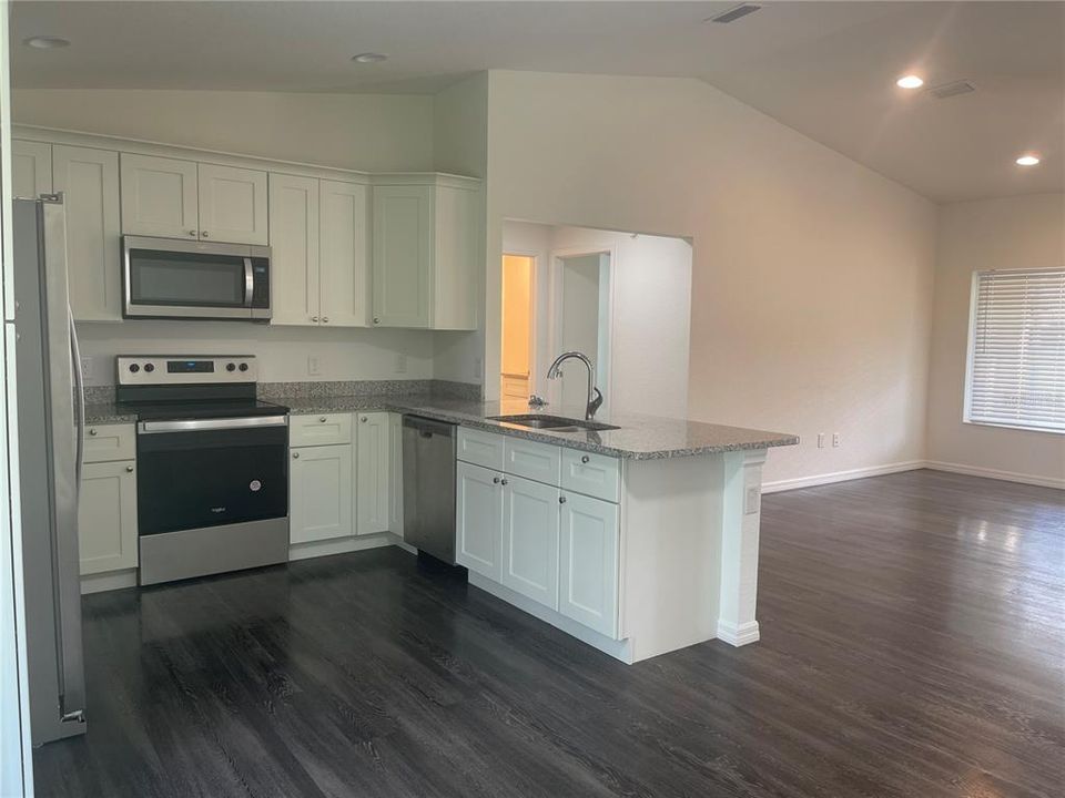For Rent: $1,675 (3 beds, 2 baths, 1296 Square Feet)