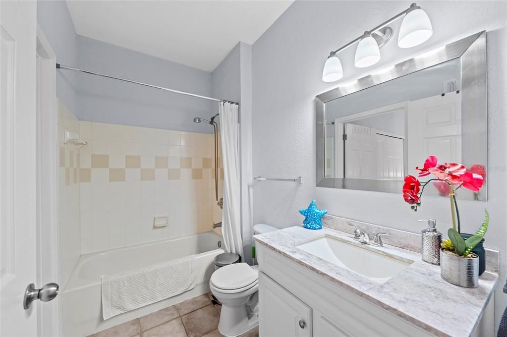 En Venta: $285,000 (3 camas, 2 baños, 1295 Pies cuadrados)