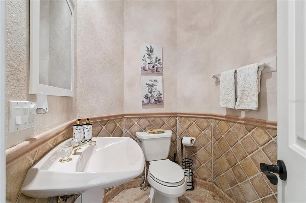 En Venta: $1,225,000 (4 camas, 4 baños, 3643 Pies cuadrados)