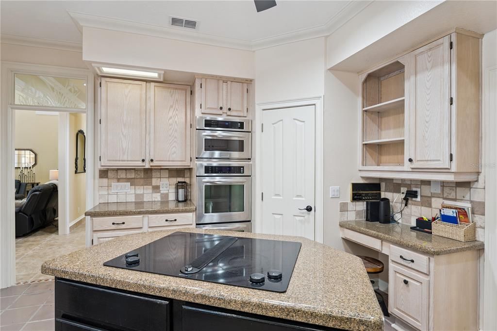 En Venta: $1,225,000 (4 camas, 4 baños, 3643 Pies cuadrados)