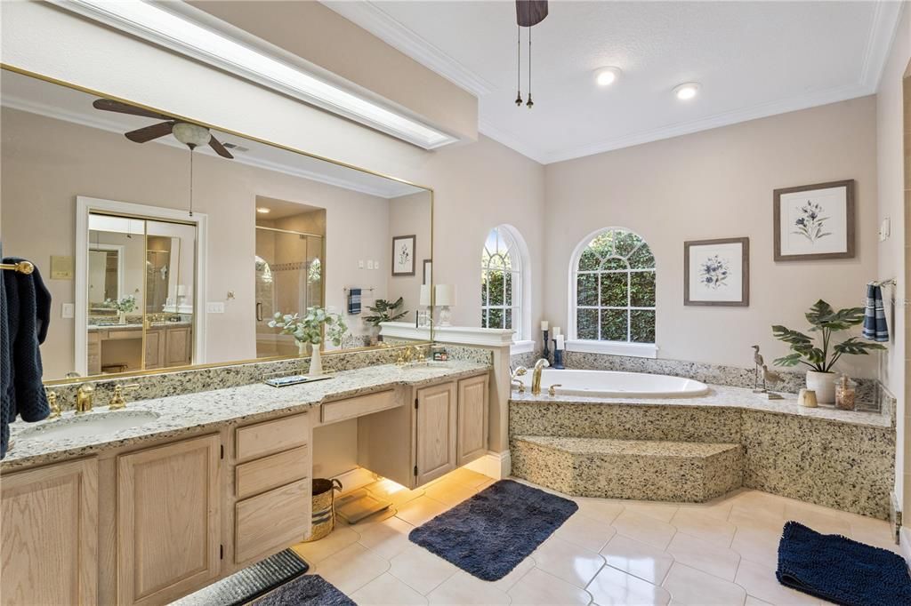 En Venta: $1,225,000 (4 camas, 4 baños, 3643 Pies cuadrados)