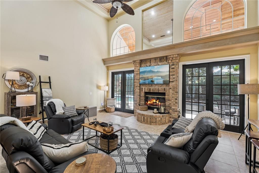 En Venta: $1,225,000 (4 camas, 4 baños, 3643 Pies cuadrados)