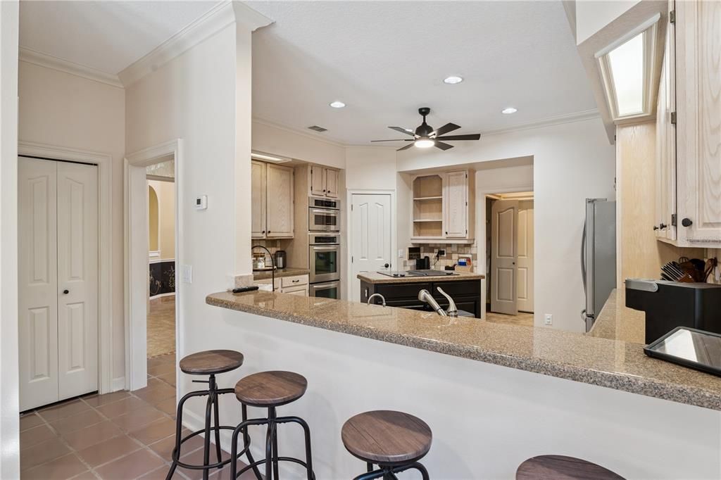 En Venta: $1,225,000 (4 camas, 4 baños, 3643 Pies cuadrados)