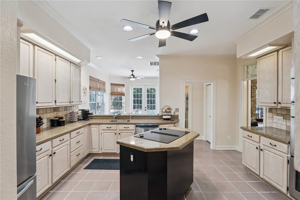 En Venta: $1,225,000 (4 camas, 4 baños, 3643 Pies cuadrados)