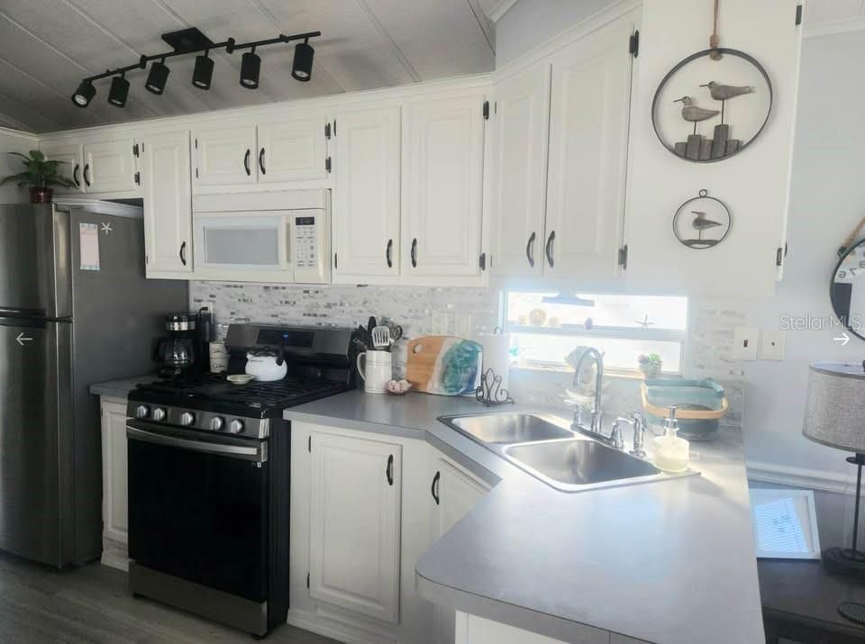 For Sale: $19,500 (1 beds, 1 baths, 432 Square Feet)