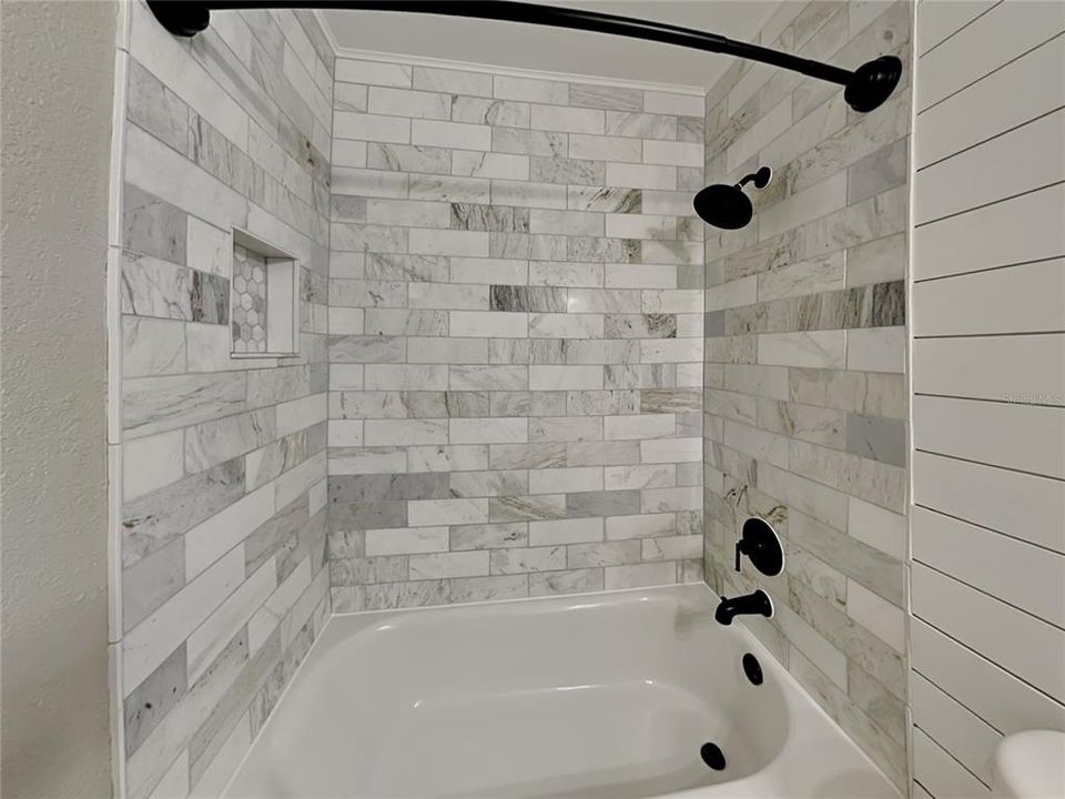 En Renta: $2,119 (4 camas, 2 baños, 1670 Pies cuadrados)