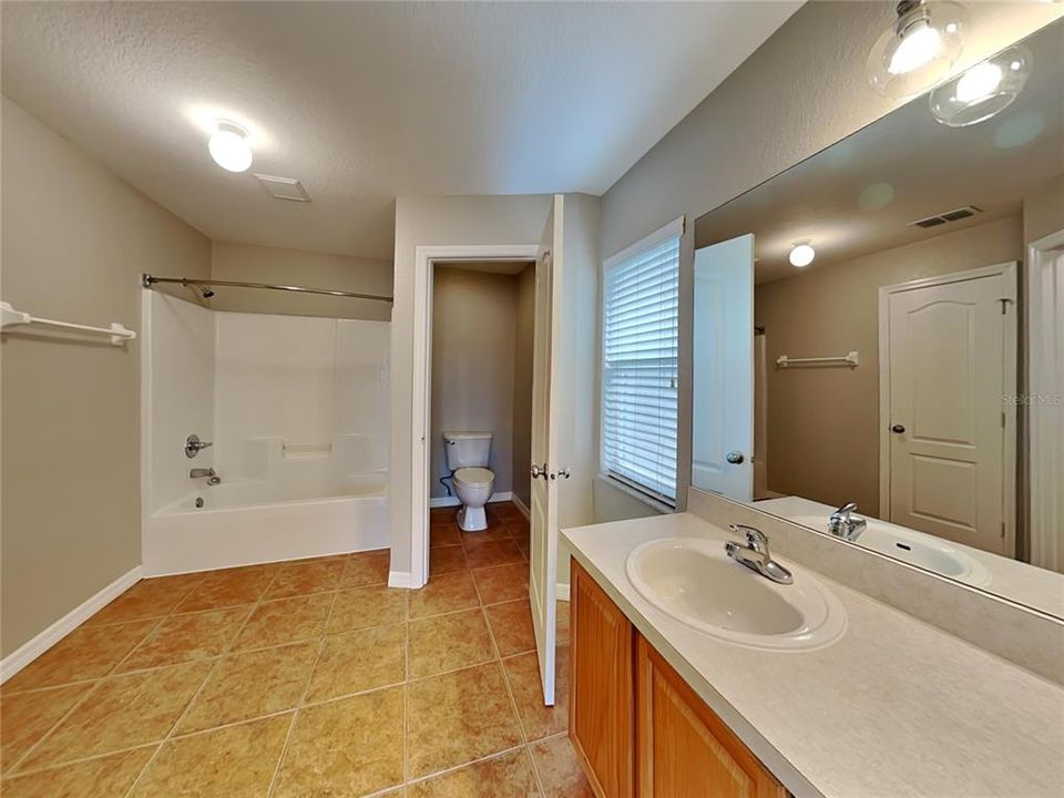 En Renta: $2,119 (4 camas, 2 baños, 1670 Pies cuadrados)