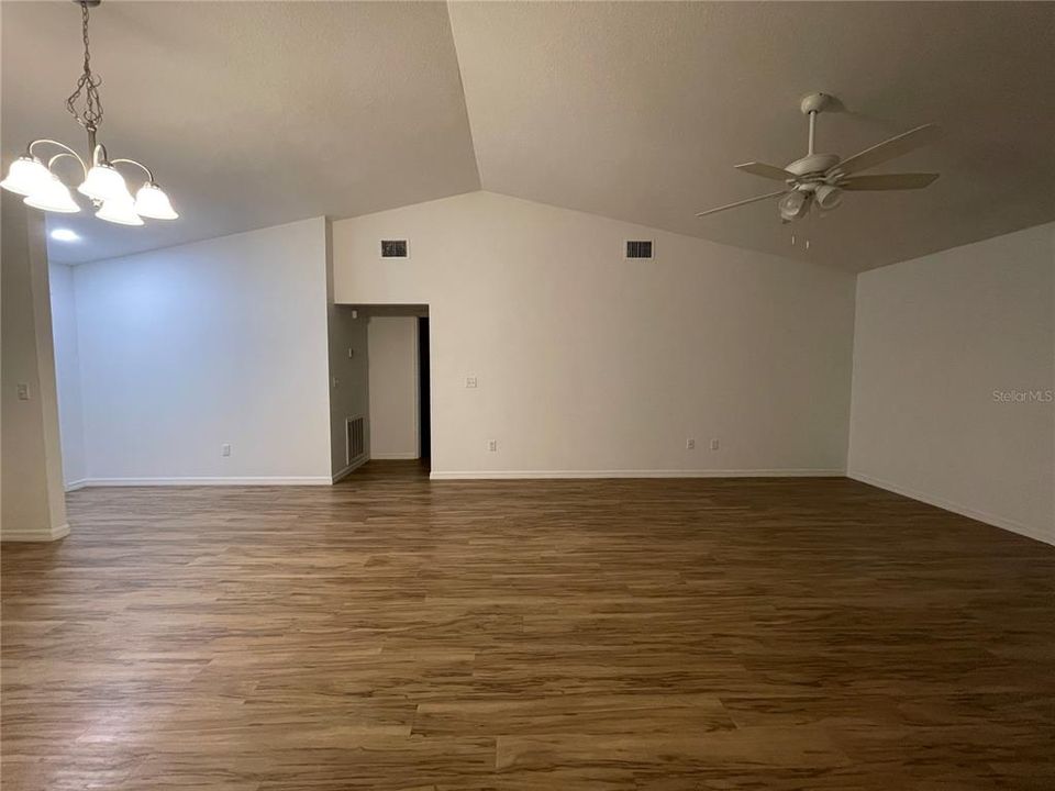 For Rent: $1,700 (3 beds, 2 baths, 1425 Square Feet)